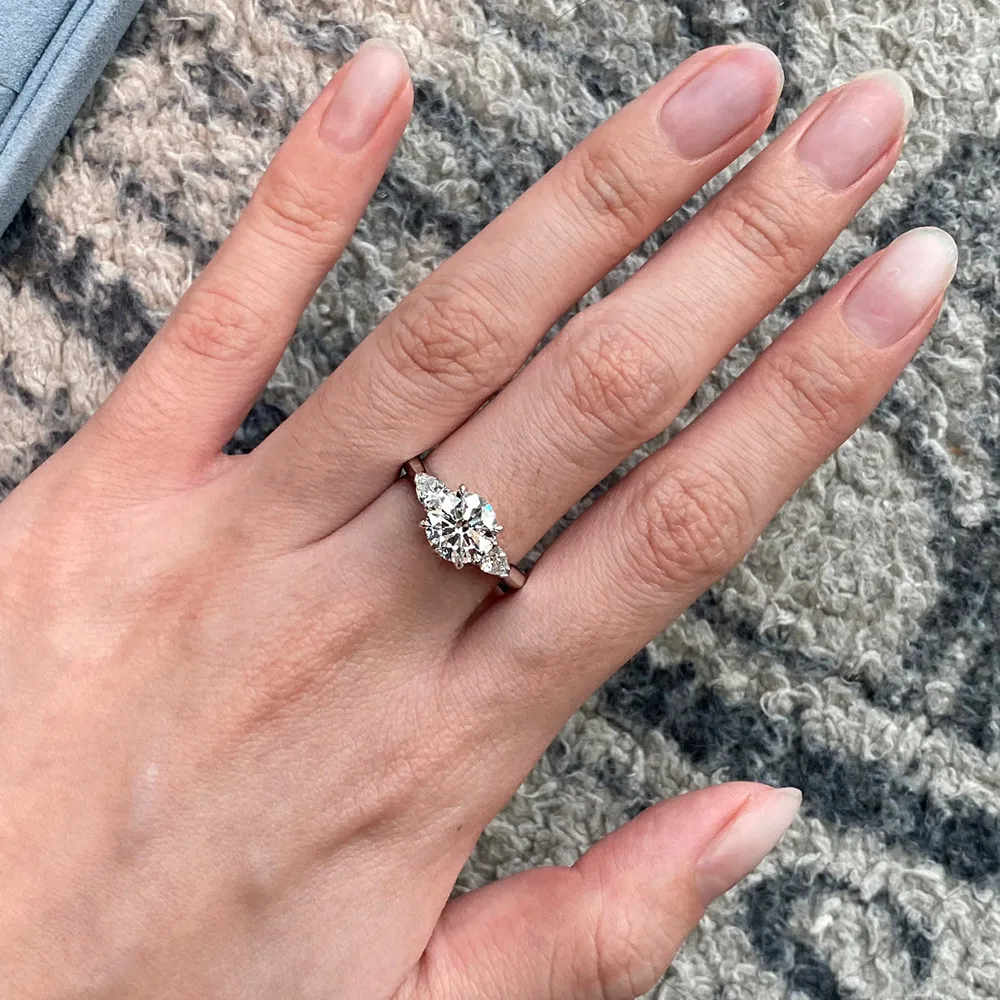 Supplier wearing example. Selected version: round 8 × 8 mm centre stone, adjustable open band.