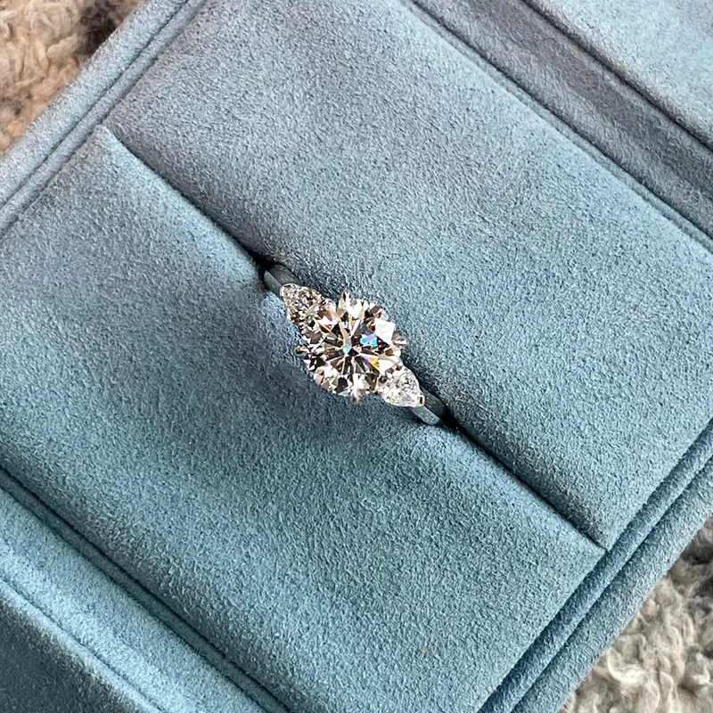 Round three-stone adjustable ring