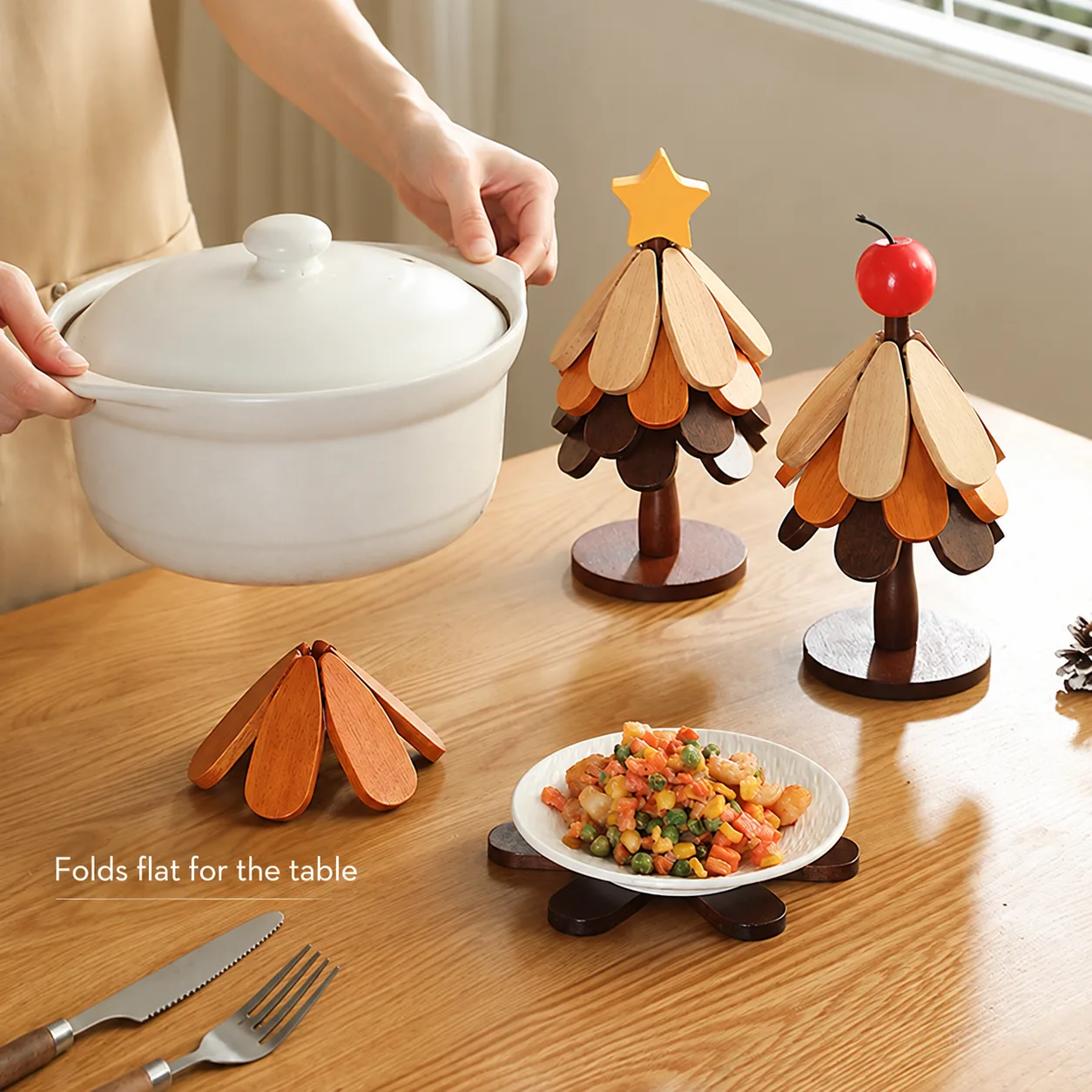 How the trivet layers open flat. Your set is the apple-top version; the star-top stand and dishes are not included.
